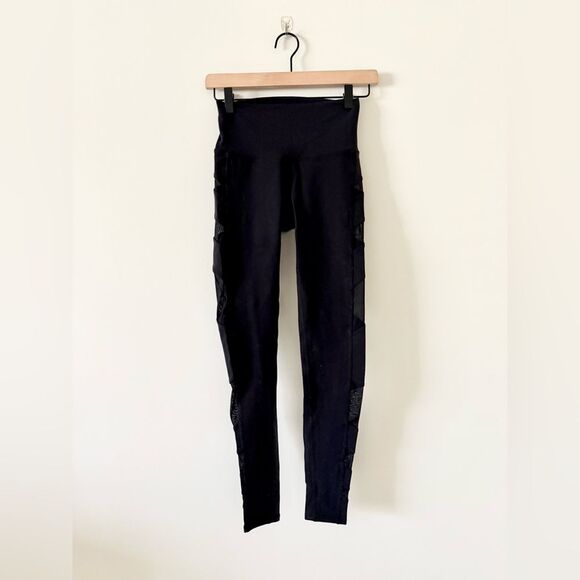 Alo Yoga High Waisted Leggings with Side Mesh Detail in Black - Size XS - Picture 1 of 4